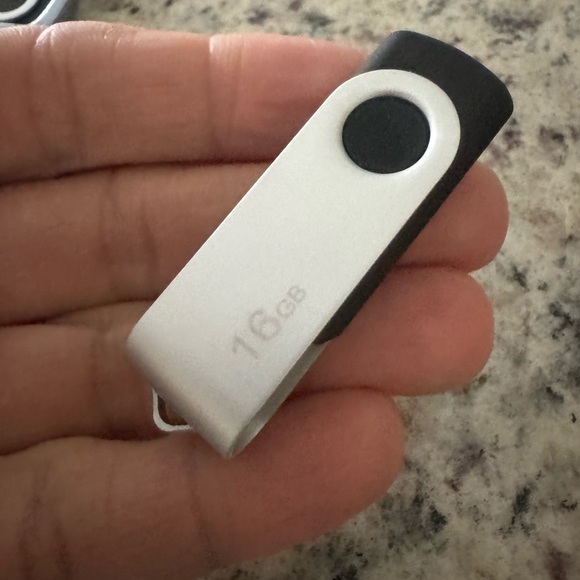 Usb Flash drive 16 Gb. 4 Pc New - Picture 5 of 6